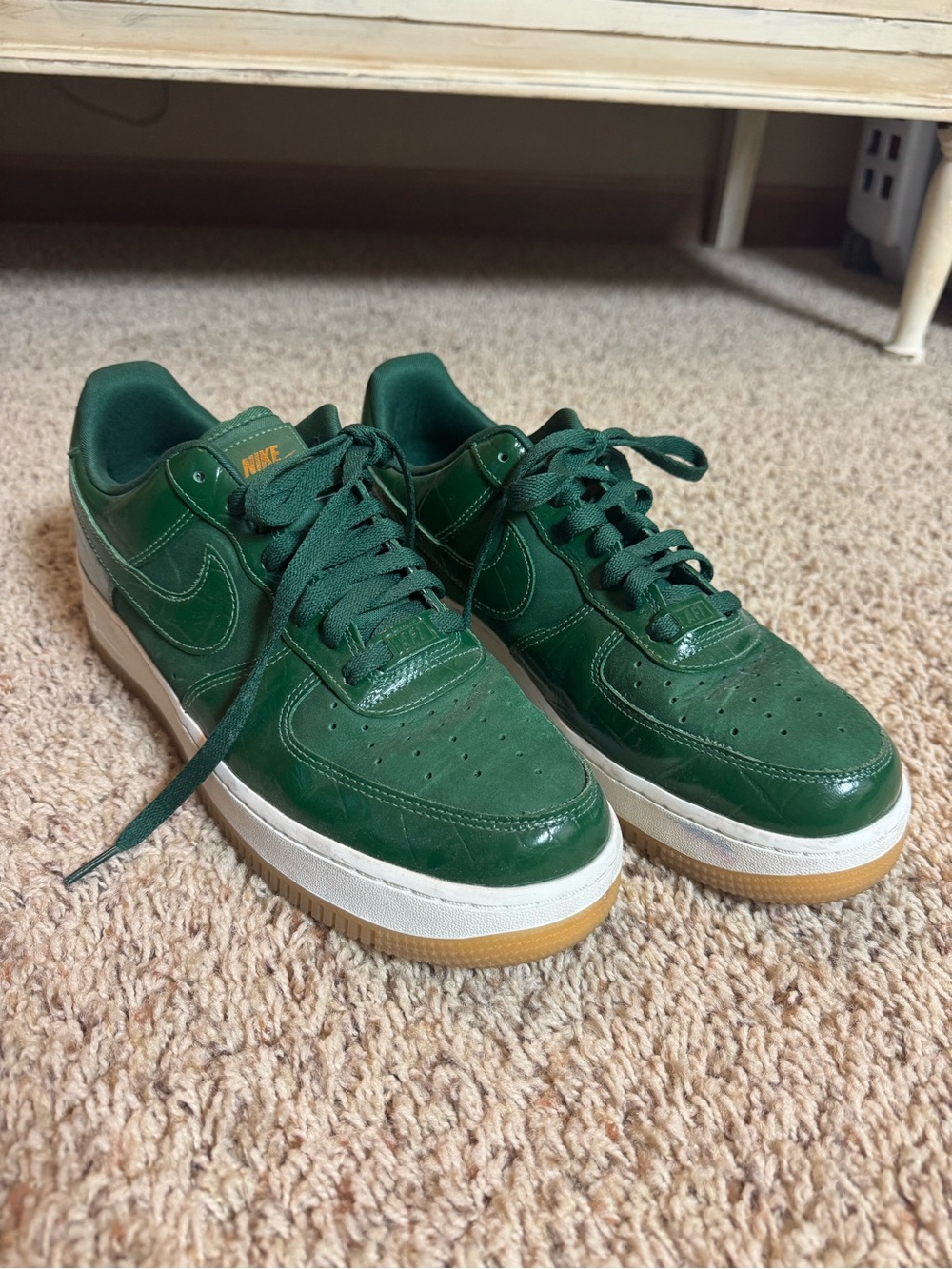 Nike Low-Top Sneakers in Dark Green with Gum Sole